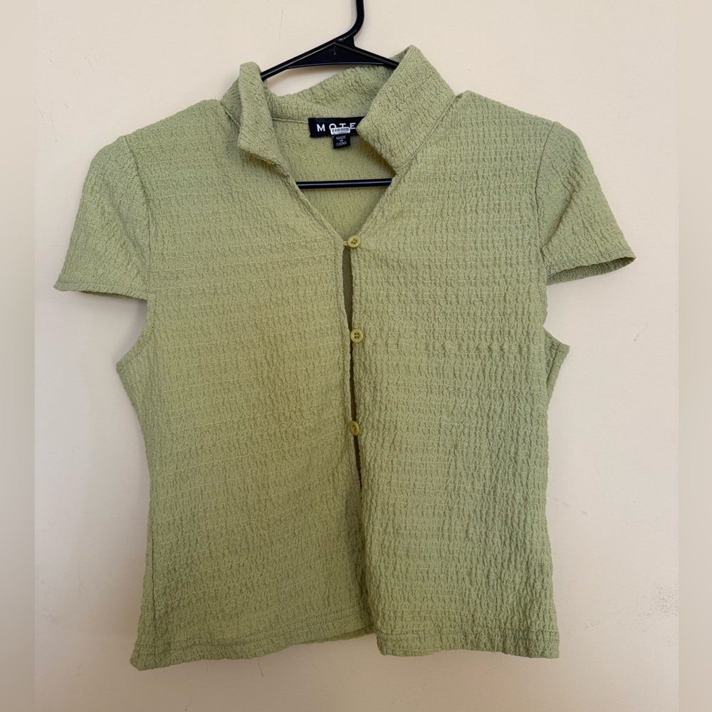 Green Textured Keyhole Button-Up Top - Picture 3 of 4